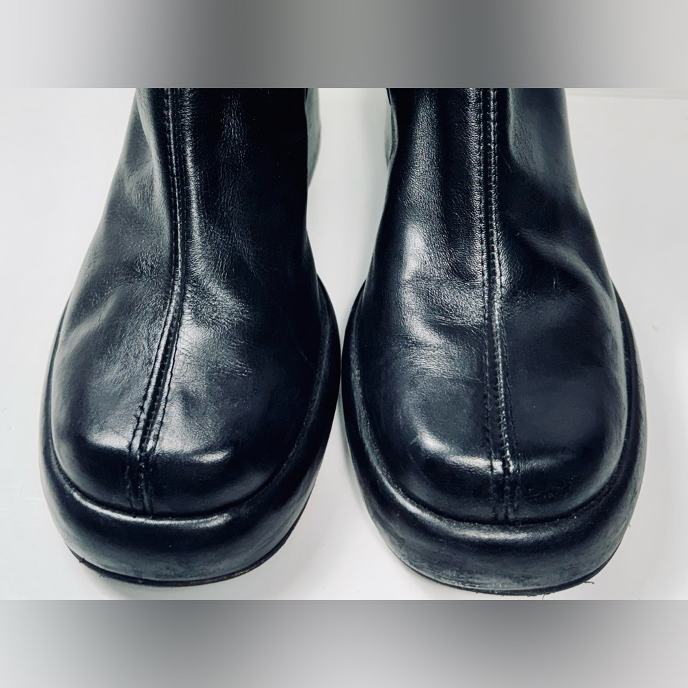 MIISTA Black-Heeled Boots - Picture 8 of 12